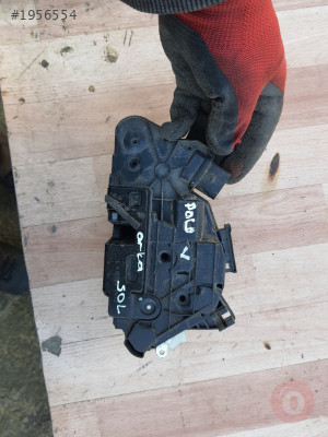 527680 VOLKSWAGEN POLO ÇIKMA ORJİNAL SAĞ ÖN KAPI KİLİDİ