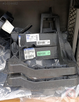 Jeep Cherokee KL sağ sol far bağlama braketi