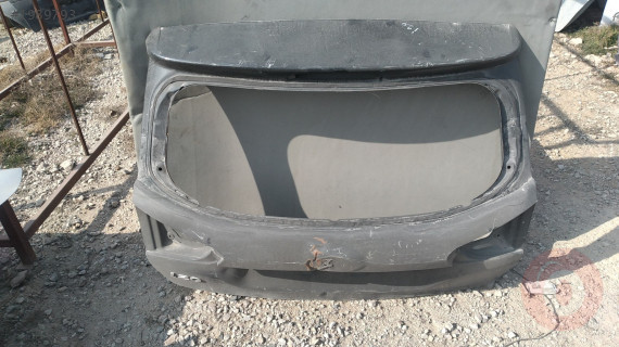 Hyundai i20 çıkma bagaj kapağı az hasarlı