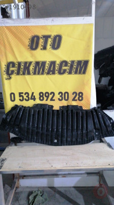 ÇIKMA Mercedes W205 makyajlı ön tampon alt muhafaza