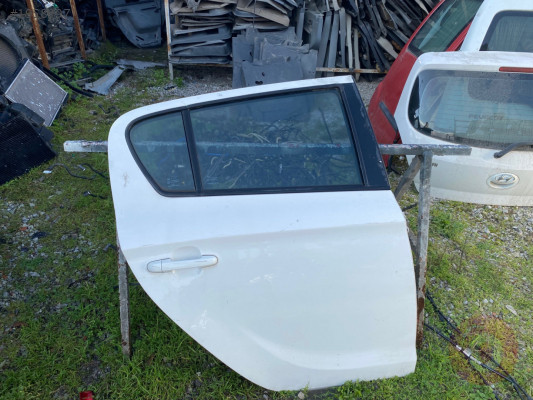 HYUNDAİ İ20 SAĞ ARKA KAPI