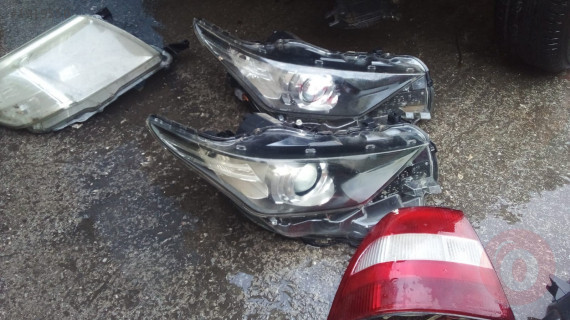 toyota auris sağ far