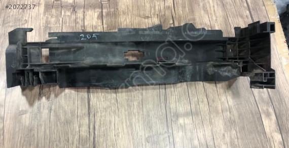 MERCEDES W205 C-CLASS DİZEL RADYATÖR SOL BRAKETİ A0995040140