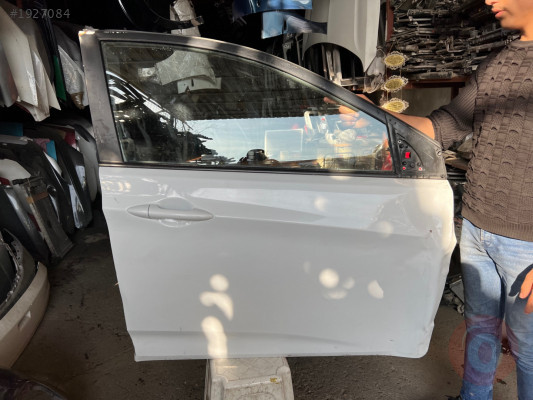 Hyundai Accent Blue ön sağ kapı