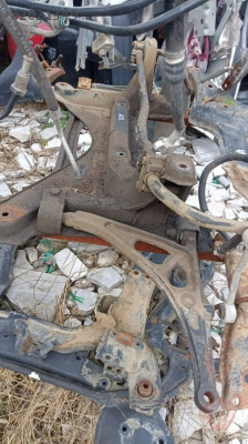 Peugeot 405 motor alt travers beşik dolu çıkma