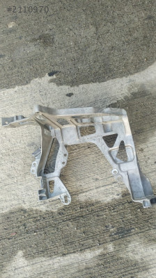 MERCEDES W205 SAĞ FAR BRAKETİ A2056225300