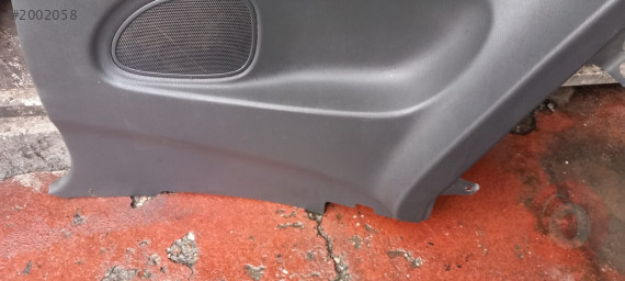 CIKMA MAZDA 323 PRATICA ARKA SAG PLASTIK