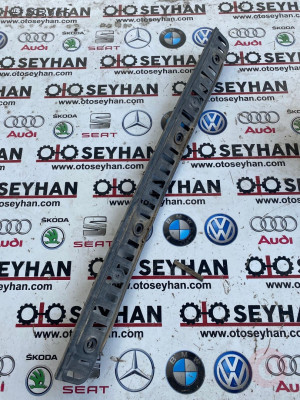 1K5807863 volkswagen jetta 2004-11 arka tampon orta braketi