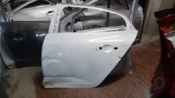 RENAULT MEGANE 4 SOL ARKA KAPI