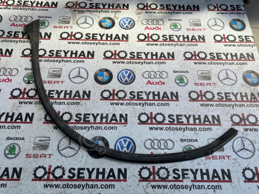 5H4837652A volkswagen golf 8 sağ ön kapı alt lastiği