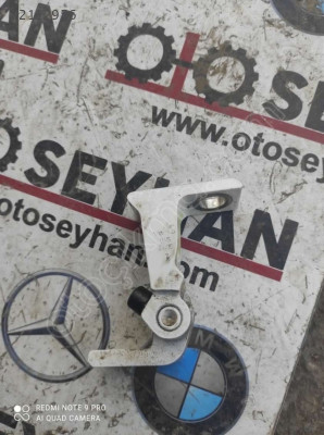 8V5833403C vw tiguan sağ arka kapı alt menteşe