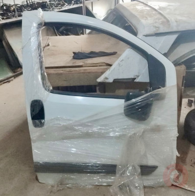 Fiat fiorino beyaz ORJİNAL BOYASIZ DOLU çıkma sağ ön kapı