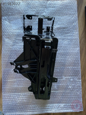 BMW F10 520 525 530 SAĞ ÖN FAR ALT AYAĞI 51647200794