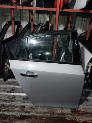 chevrolet cruze sağ arka kapı gri renk