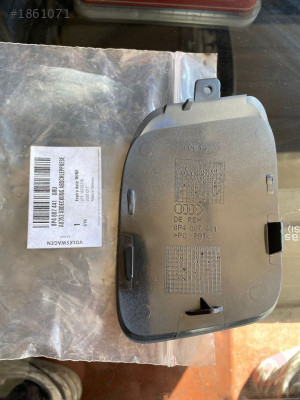 AUDİ A3 SIFIR ORJİNAL ARKA ÇEKİ DEMİR KAPAĞI 8P4807441