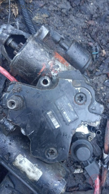 Bmw E60,E90  2.0 2.5  dizel mazot pompası çıkma
