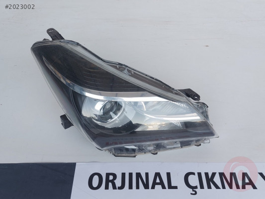 TOYOTA YARİS SAĞ ÖN FAR ve TÜM PARÇALARI...MİL OTO
