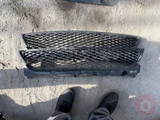 MAZDA 3 ÖN TAMPON ORTA IZGARA