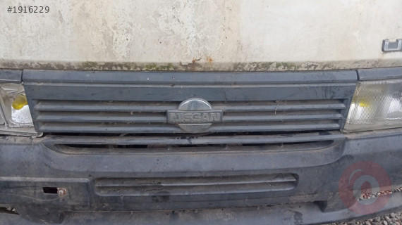 1998 model nissan urvan 2.5 çıkma ön panjur