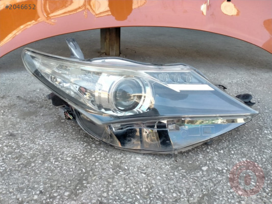TOYOTA AURİS SAĞ ÖN FAR