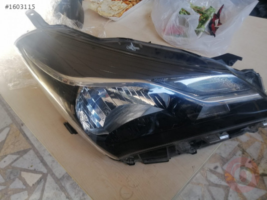 TOYOTA YARİS ÇIKMA SAĞ ÖN FAR ORJİNAL