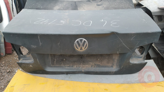 Volkswagen jetta çıkma bagaj kapağı az