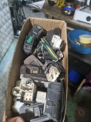 2005-2009 TOYOTA YARİS ÇIKMA TEMİZ TEKLİ CAM DÜĞMESİ