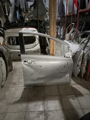 TOYOTA YARİS SAĞ ÖN KAPI 2006-2011 ÇIKMA PARÇA ORJİNAL