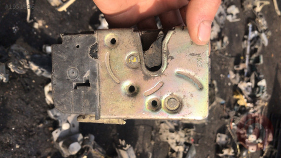 Peugeot 106 sağ ön kapı kilidi