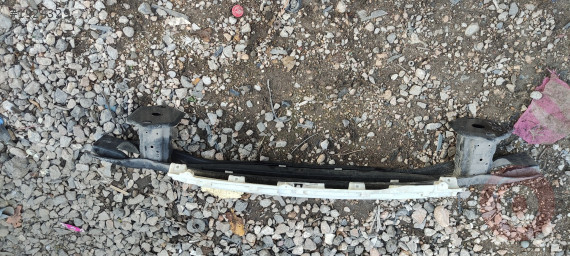 BMW F30 arka tampon demiri
