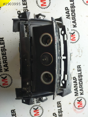 AUDİ A8 ÇAKMAKLIK VE PRİZ YUVASI 4H0864051B