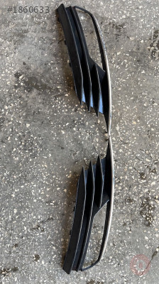 AUDİ A3 ÇIKMA ORJİNAL SİS FAR ÇERÇEVESİ 8V5807681