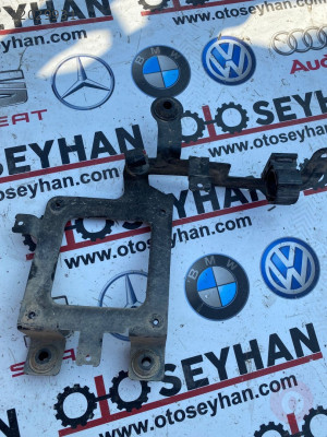 1T1906279A vw caddy 2008 kara kutu tutucu bağlantı demiri