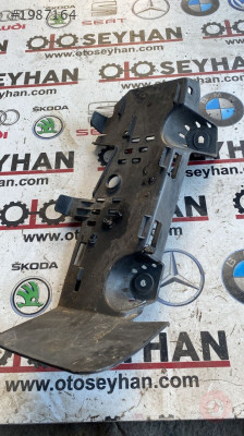 5Q1864775A audi A3 2015 ayak dinlendirme braketi