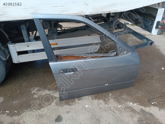 BMW E36 3 Kasa Sağ Ön Dolu Kapı