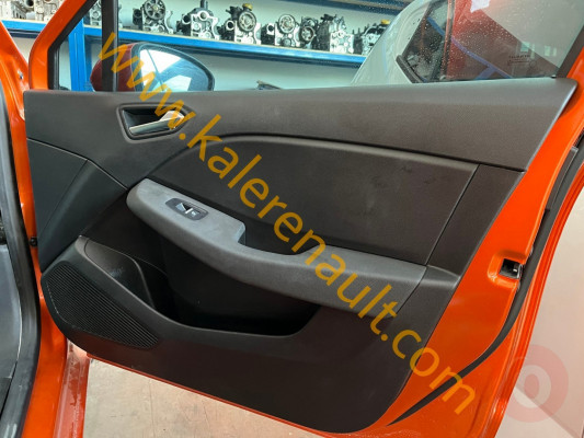 Renault Clio 5 Sağ Ön Kapı Döşemesi (Touch)