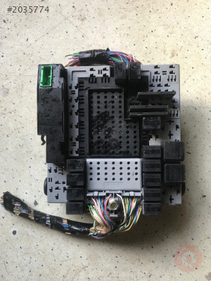 Volvo s80 2.8t6 çıkma sigorta kutusu 9494823