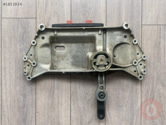 Çıkma Ön Motor Traversi VW Jetta Caddy Golf 1K0199369G