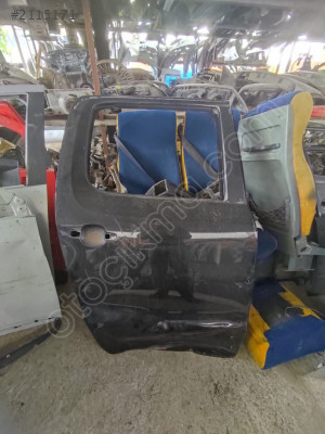 AMAROK SAĞ ÖN KAPI HASARLI