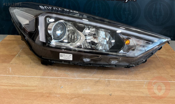 HYUNDAİ TUCSON ORJINAL ÇIKMA  SAĞ  FAR