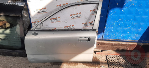 Mitsubishi Carisma sol ön kapı 1999