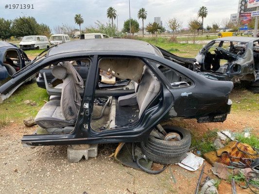 RENAULT LAGUNA 1 SAĞ ARKA ÇAMURLUK 1996-2001 MODEL ORJİNAL