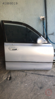 Mazda 626 sağ ön kapı