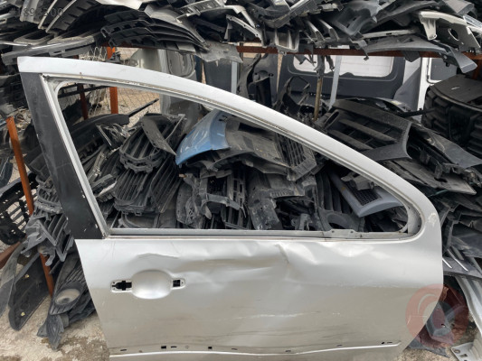 Peugoet 307 sağ ön kapı çıkma