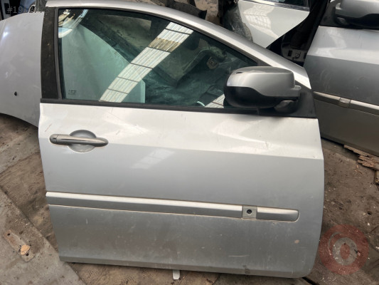 Renault Clio 3 Sağ Ön Kapı Çıkma
