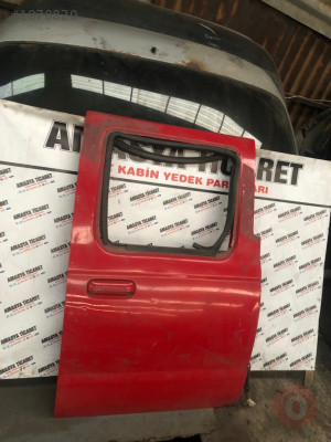 Nissan skystar sağ arka kapı