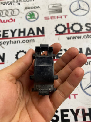 829-2U23 toyota yaris 2013 tekli cam düğmesi
