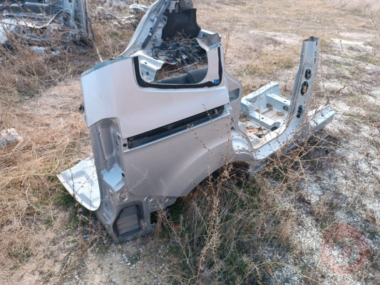 Ford courier sağ arka çamurluk gümüş gri