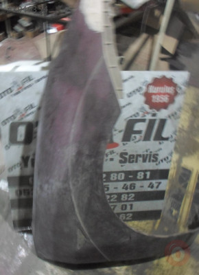 FORD FOCUS 1998 - 2004 ÖN SAĞ ÇIKMA KIRMIZI ÇAMURLUK
