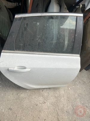 Opel astra j dolu sağ  arka kapı çıkma